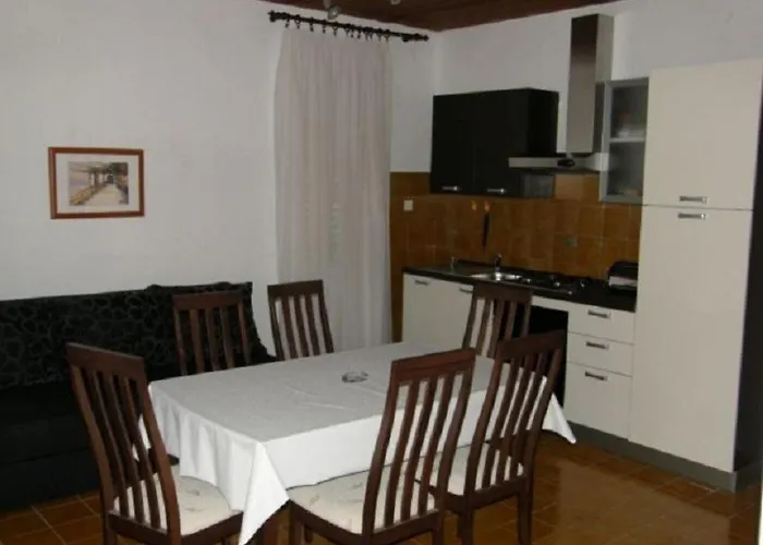 Apartments Rusulica * Vinišće